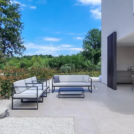 Lux Natura Villa *